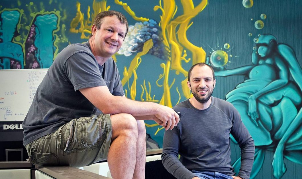 Brian Acton à esquerda e Jan Koum (Foto: Peter DaSilva/The New York Times)