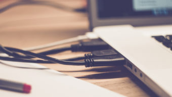 Como conectar notebook na TV com cabo [VGA, HDMI, DisplayPort]