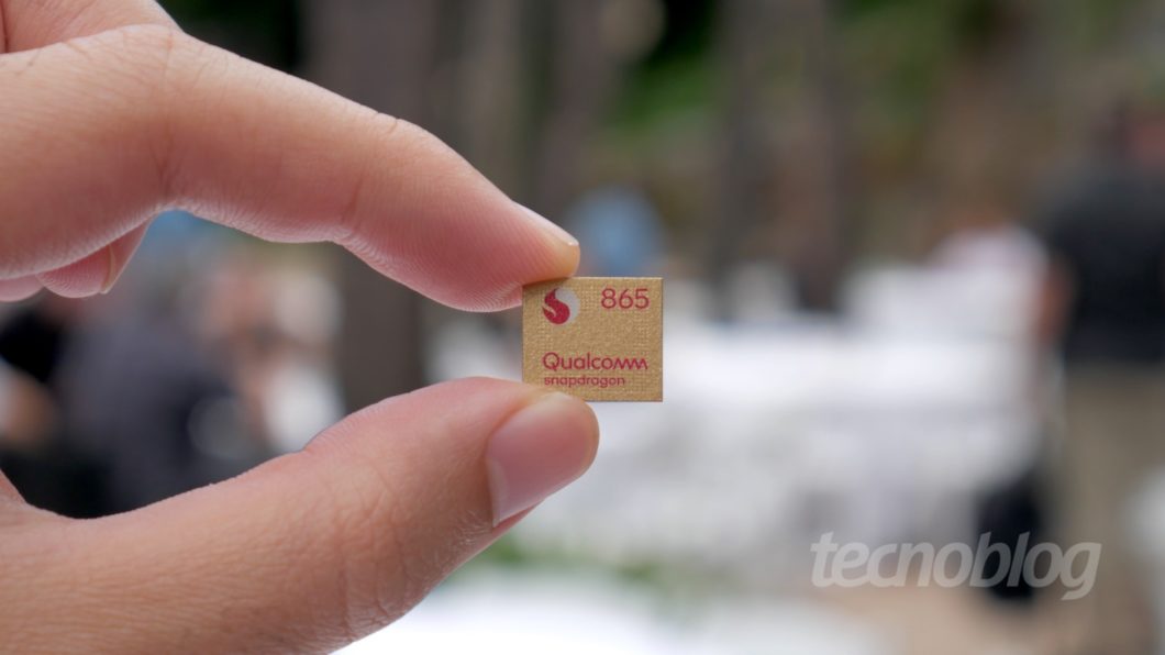 Snapdragon 865, um SoC projetado pela Qualcomm (Imagem: Paulo Higa/Tecnoblog)