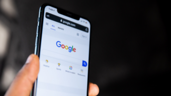 Como desconectar minha Conta Google de outro celular?