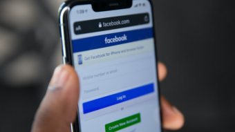 Como ver os Stories do Facebook anonimamente